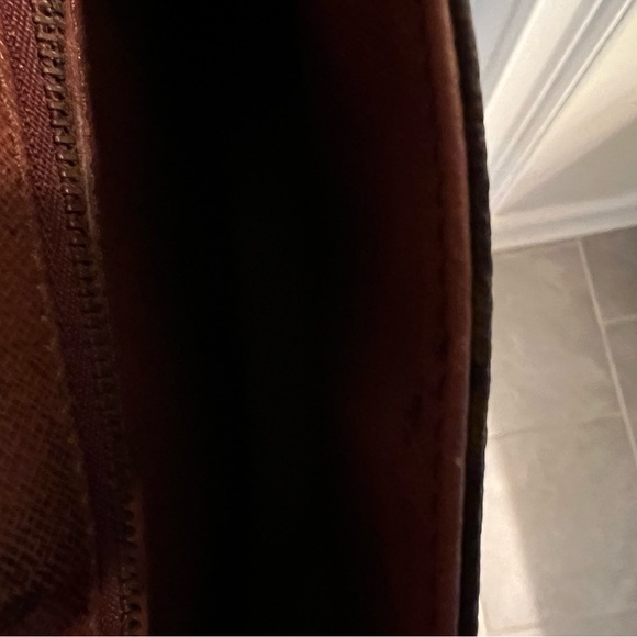 Louis Vuitton St. Cloud Bag - Picture 7 of 16